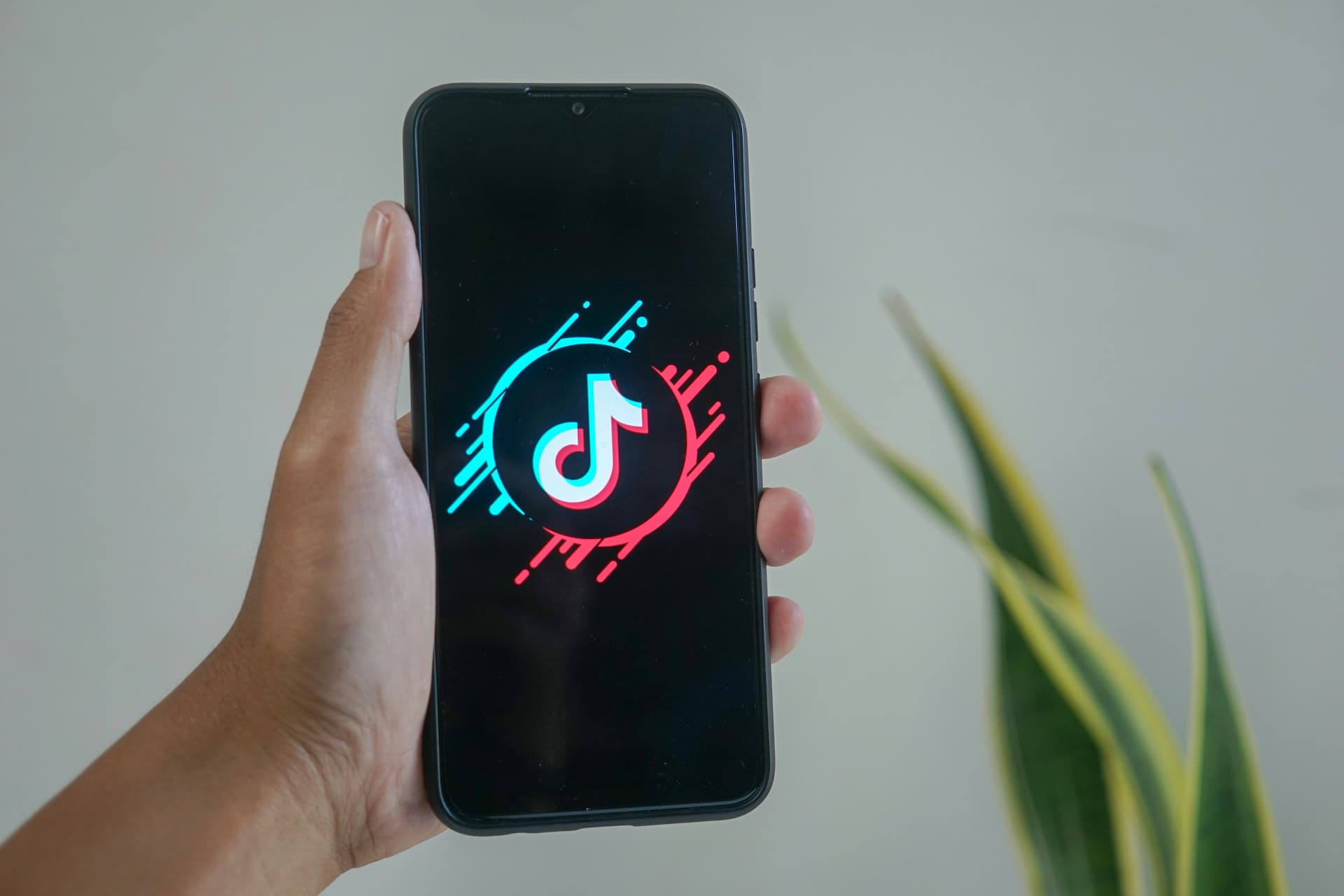 TikTok Shop东南亚发布新规：严禁“盲盒式”直播拆卡