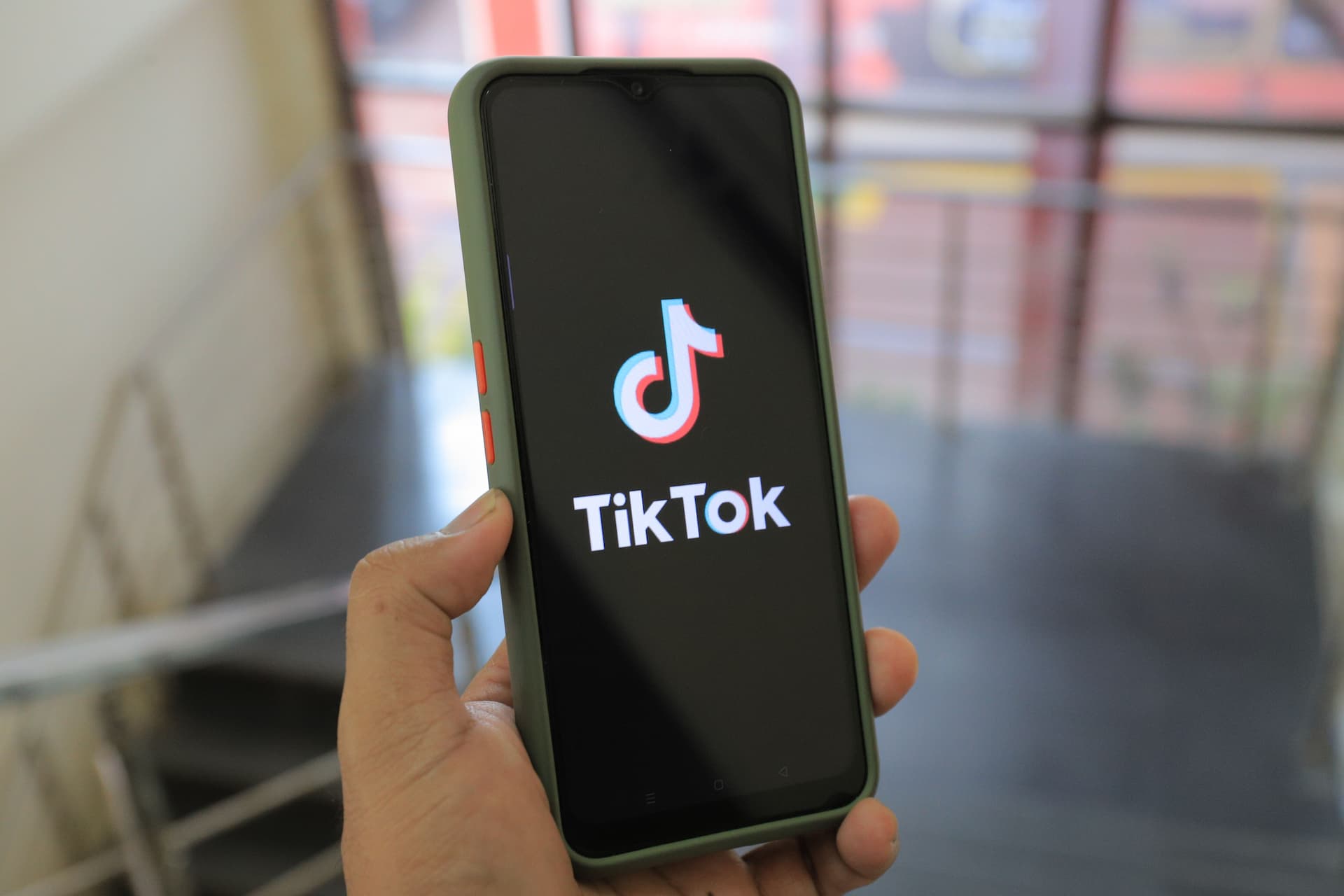 TikTok英区休眠店限流120天：躺赚时代正式终结