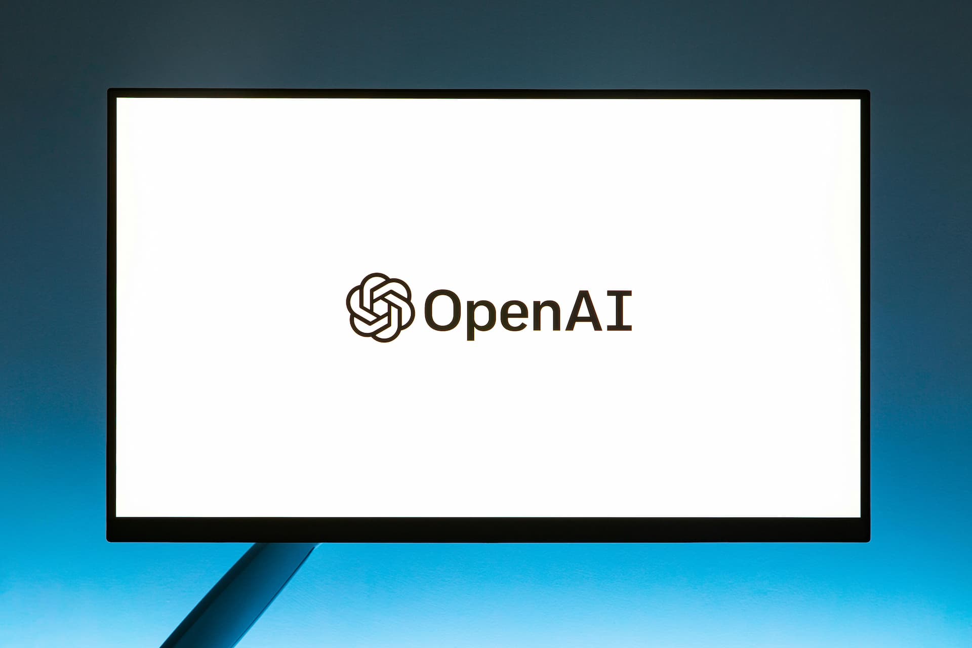 叫板苹果，OpenAI首款AI硬件曝光：智能音箱赛道迎来“AI原生”搅局者
