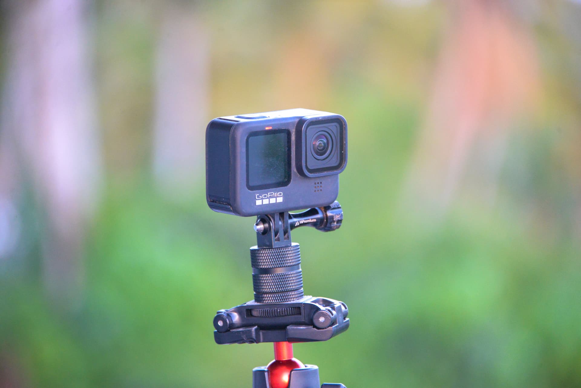 市值蒸发百亿，GoPro低价卖身了