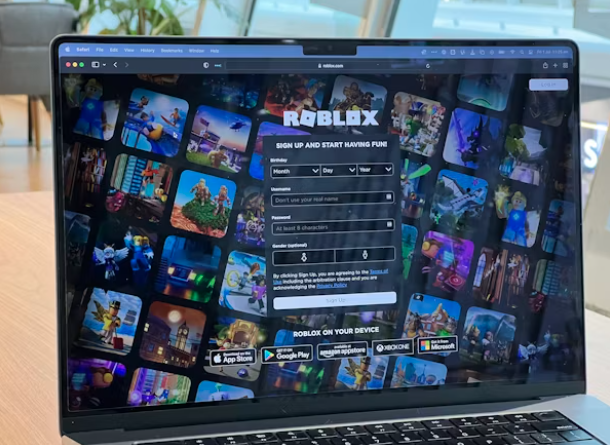 “元宇宙第一股”押注“AI造游戏”，Roblox争夺创作者经济红利，股价大涨近13%